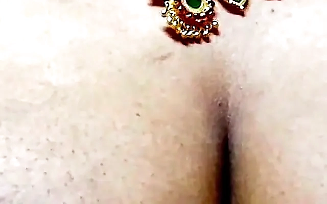 Beautiful Indian Bhabhi Having Hot and Romantic Sex. Desi Bhabhi Ki Chudai. Hot Indian MILF Fucking Hard in All Positions.