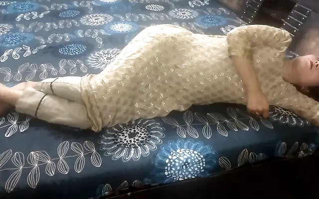 I just wanted to show the apartment to these sluts and they invited me for a threesome.