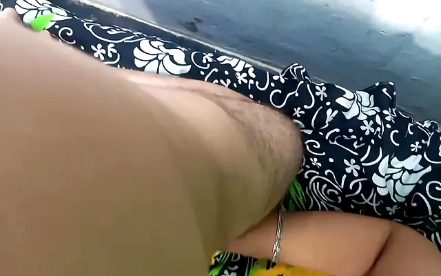 Gravida safada realiza seu fetiche em pegar um anao com sua amiga loira gostosa.