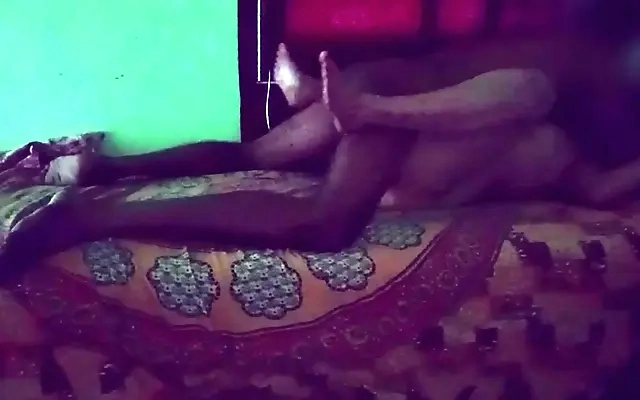 Colega de quarto do meu namorado me arrega&ccedil;ou sem camisinha
