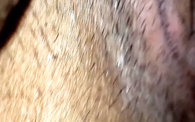 Xxx Desi le quito las bragas a mi hermanastra y la hago gemir, escucha sus ricos gemidos