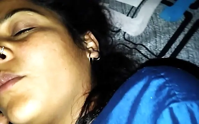Mi Peque&ntilde;a Hermanastra Me Ense&ntilde;a sus CALZONCITOS y Termina DEJ&Aacute;NDOSE COGER !! Cogiendo con mi Hermanastra