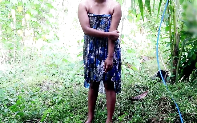 desi ladaki ghar ka saf ka saf safai kar tabhi uska malik akar chod diya mumbai ashu