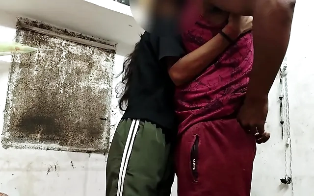 me follo a mi latina hermanastra virgen y le ped&iacute; que usara lenceria como a mi me gusta para mas placer - porno en espanol