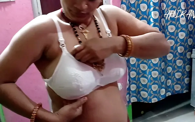 Mosi ki ladki ko nanga kr ke choda hindi family sex