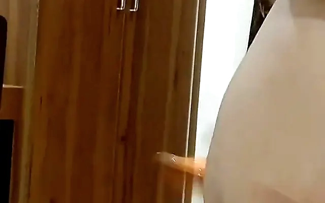 a very good way to have fun in the room with my girlfriend and fill her face with my cum