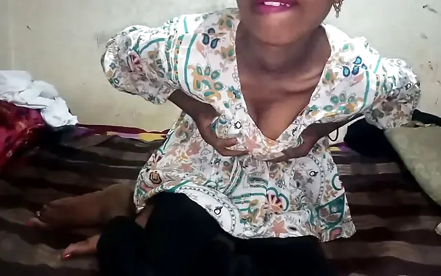 Stepmom&rsquo;s job hunt blowjob