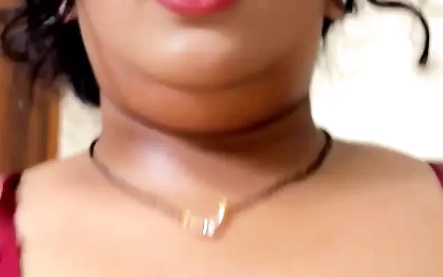 Extranjera, gordita, culona y tetona, reci&eacute;n llegada, me muestra sus tetas para conseguir trabajo. Luego nos encontramos en la calle para ir a un hotel a coger.