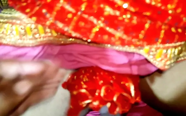 Sotele Bete Ne Apni Soteli Maa Ko Chut me Ungli Krte Dekha Desi hot SEX!