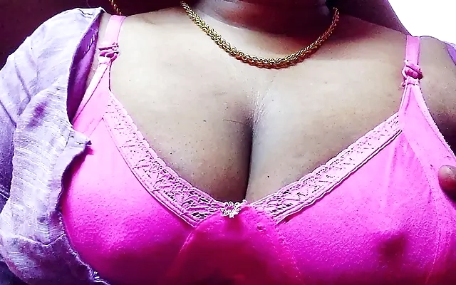 Indian desi bhabhi sex with Brinjal,Big Brinjal in the hairy pussy,She moarn wildly while I push Brinjal in her pussy