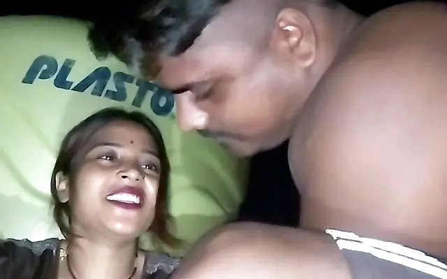MI VECINA ME PIDE QUE LE ENSE&Ntilde;E A JUGAR Y TERMINAMOS FOLLANDO DURO Y RICO- PORNO CASERO