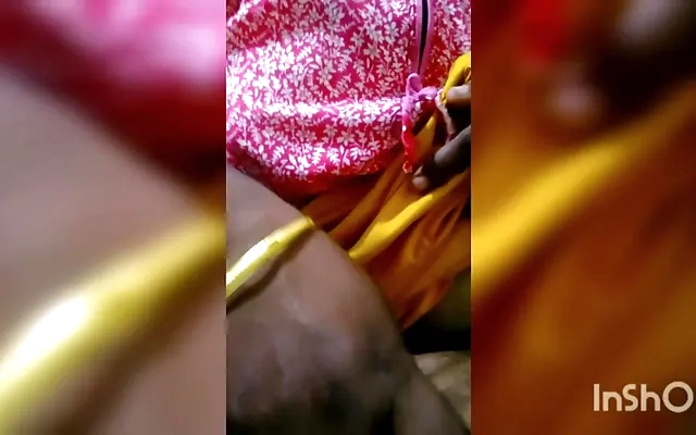 Desi Couple Room Fun &ndash; Saree Wali Bhabhi Gets Naughty