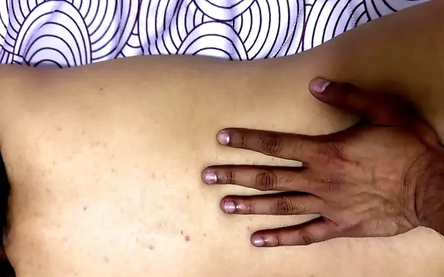 Desi Girl Rides Hard While Moaning In Hindi