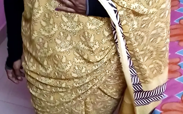 Chocolate Lagakar Choose Liya Poora Maal - Indian Desi Viral Village Girlfriend 18 Years