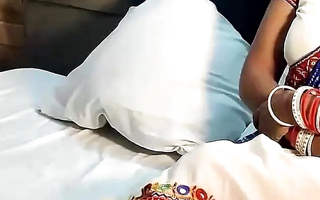 Desi Bhabhi licked and fucked by Ola driver in lodge